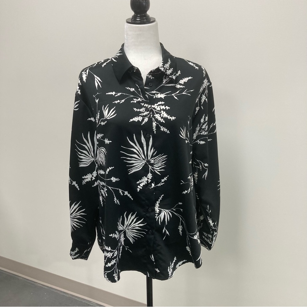 Dynamite black and white satin blouse - Picture 3 of 6